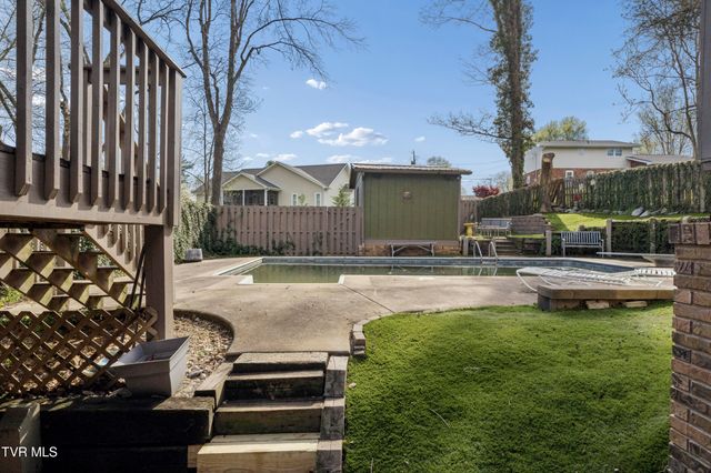 1823 Woodhaven Drive, Elizabethton, TN 37643