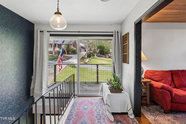 1823 Woodhaven Drive, Elizabethton, TN 37643