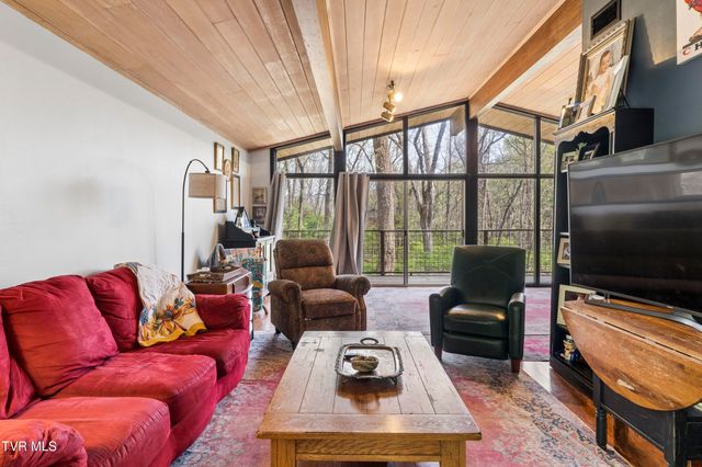 1823 Woodhaven Drive, Elizabethton, TN 37643