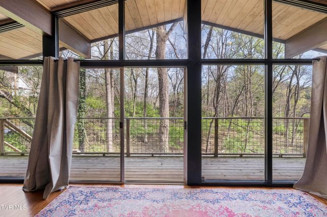 1823 Woodhaven Drive, Elizabethton, TN 37643