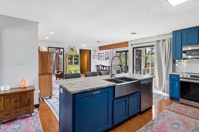 1823 Woodhaven Drive, Elizabethton, TN 37643