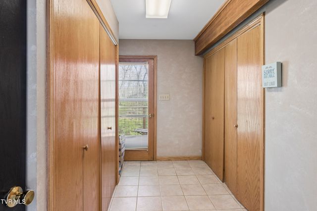 1823 Woodhaven Drive, Elizabethton, TN 37643