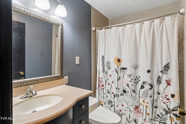 1823 Woodhaven Drive, Elizabethton, TN 37643