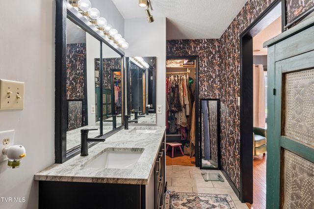 1823 Woodhaven Drive, Elizabethton, TN 37643