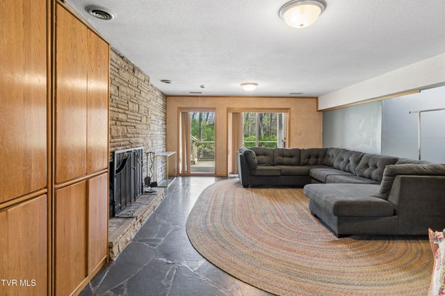 1823 Woodhaven Drive, Elizabethton, TN 37643