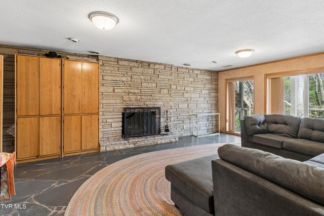 1823 Woodhaven Drive, Elizabethton, TN 37643