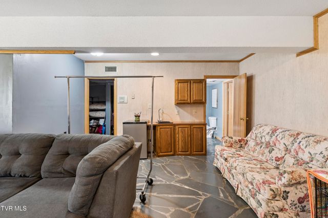 1823 Woodhaven Drive, Elizabethton, TN 37643