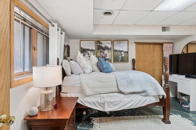 1823 Woodhaven Drive, Elizabethton, TN 37643