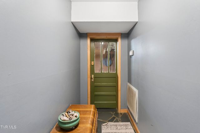 1823 Woodhaven Drive, Elizabethton, TN 37643