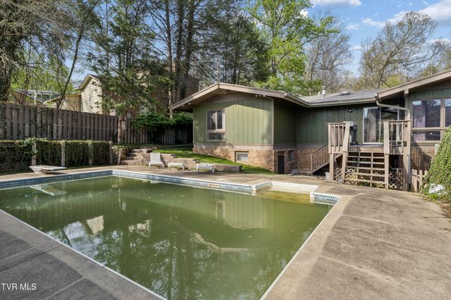 1823 Woodhaven Drive, Elizabethton, TN 37643