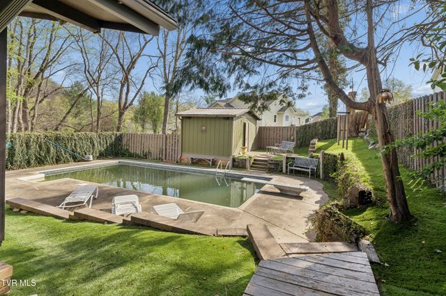 1823 Woodhaven Drive, Elizabethton, TN 37643