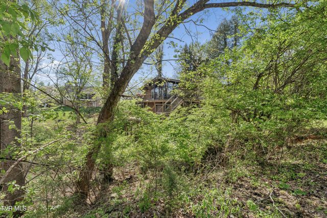 1823 Woodhaven Drive, Elizabethton, TN 37643