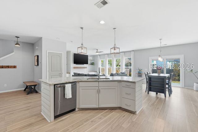 5 Vista Pointe Dr, Bluffton, SC 29910