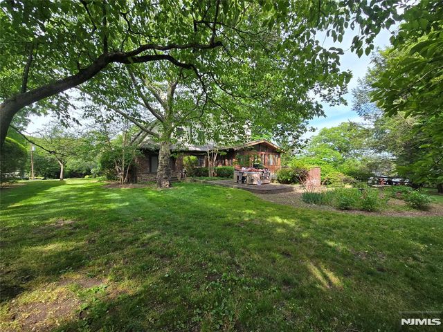 220 Manor Road, Ridgewood, NJ 07450