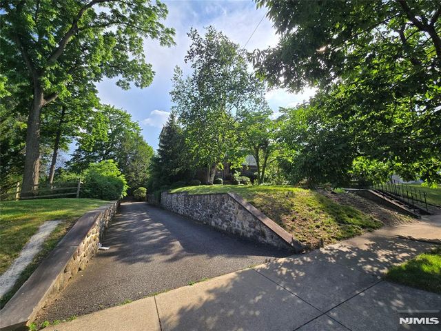 220 Manor Road, Ridgewood, NJ 07450