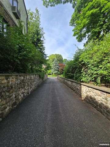 220 Manor Road, Ridgewood, NJ 07450