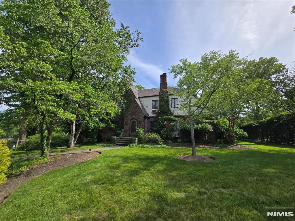 220 Manor Road, Ridgewood, NJ 07450