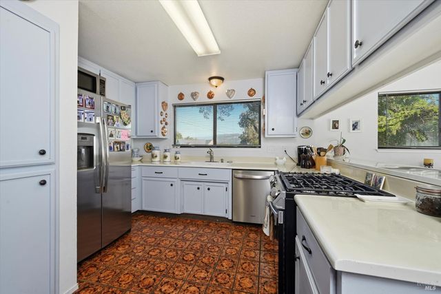 2965 S Lake Dr, Kelseyville, CA 95451