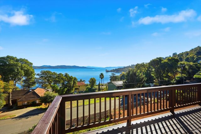 2965 S Lake Dr, Kelseyville, CA 95451