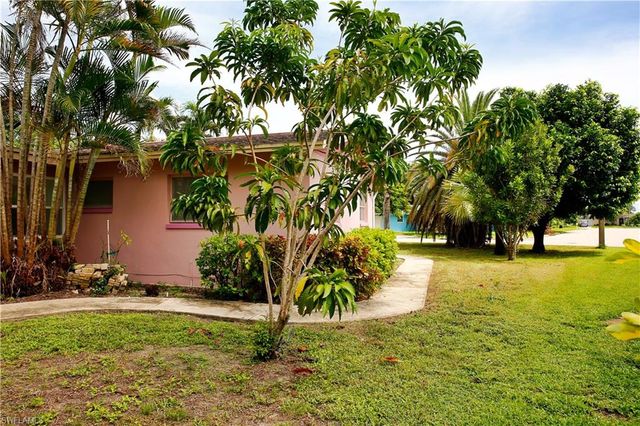 120 E Lake DR, Lehigh Acres, FL 33936