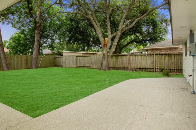 3208 Woodstone Drive, Baytown, TX 77521
