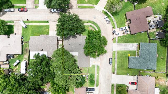 3208 Woodstone Drive, Baytown, TX 77521