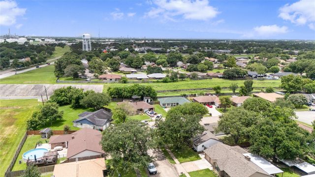 3208 Woodstone Drive, Baytown, TX 77521