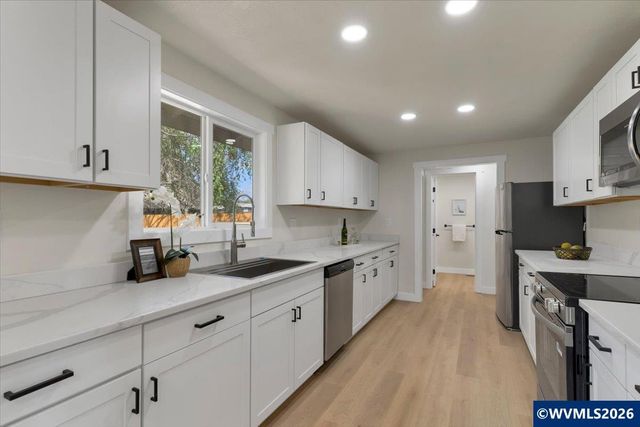 965 Weeks Dr NE, Keizer, OR 97303