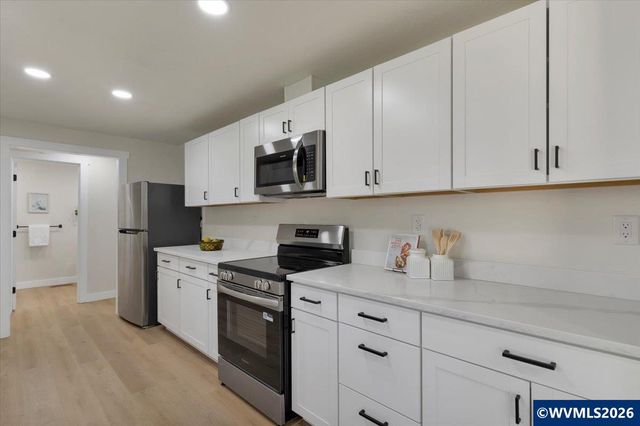 965 Weeks Dr NE, Keizer, OR 97303