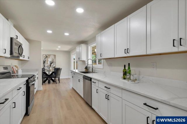 965 Weeks Dr NE, Keizer, OR 97303