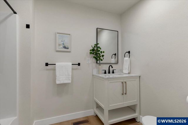 965 Weeks Dr NE, Keizer, OR 97303