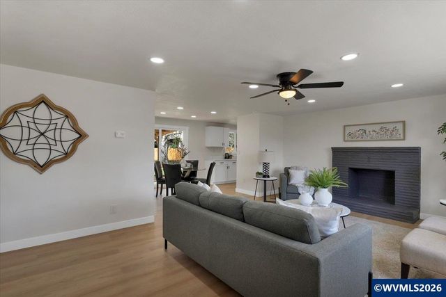 965 Weeks Dr NE, Keizer, OR 97303