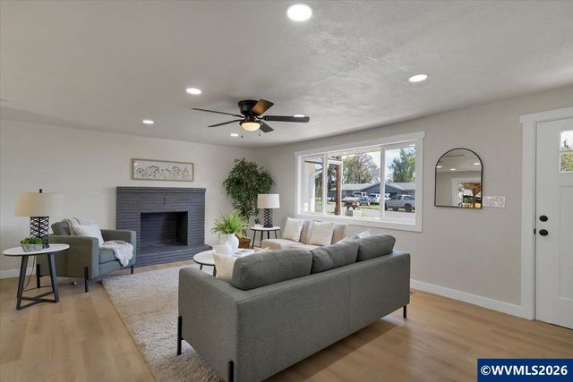 965 Weeks Dr NE, Keizer, OR 97303