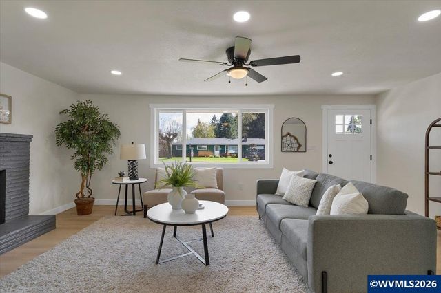 965 Weeks Dr NE, Keizer, OR 97303