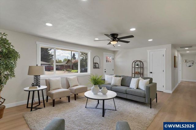 965 Weeks Dr NE, Keizer, OR 97303