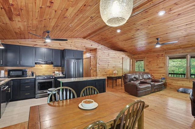 8 Stoney Brook Trail, Hayesville, NC 28904