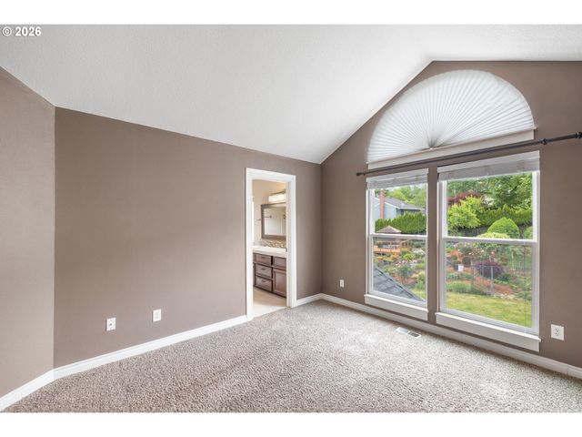 4223 Se ANDEREGG Dr, Portland, OR 97236