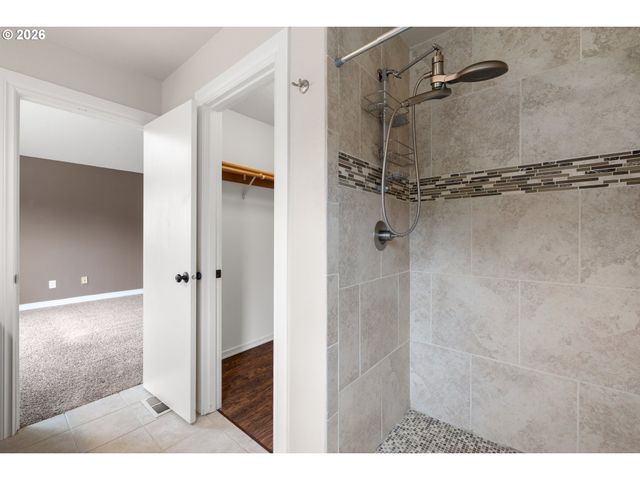 4223 Se ANDEREGG Dr, Portland, OR 97236