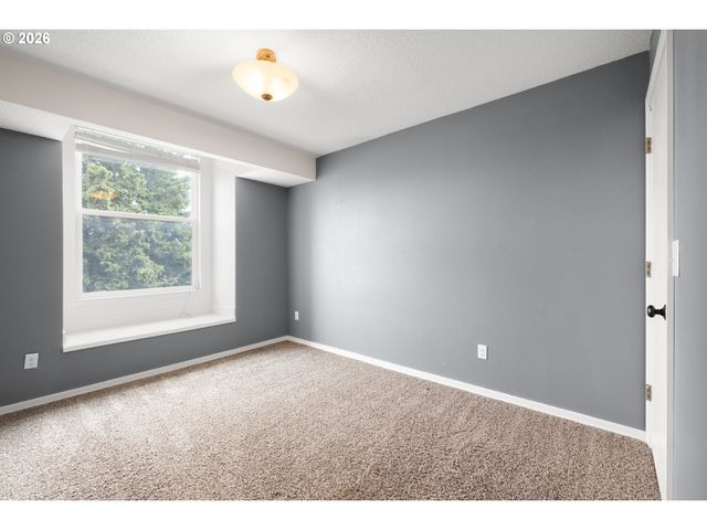 4223 Se ANDEREGG Dr, Portland, OR 97236