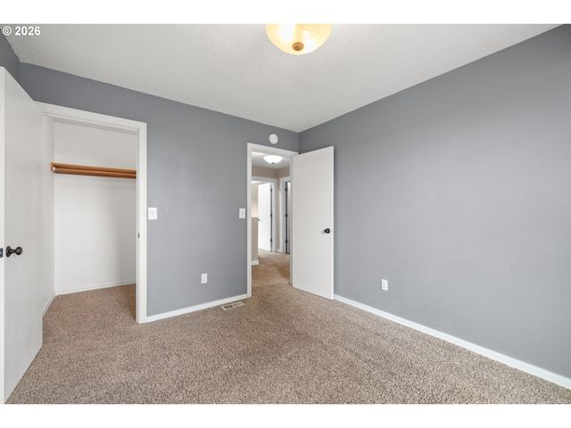 4223 Se ANDEREGG Dr, Portland, OR 97236