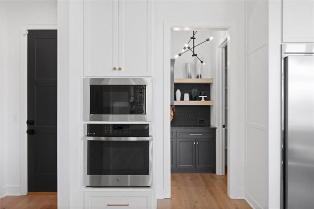 12211 W 184th Terrace, Overland Park, KS 66013