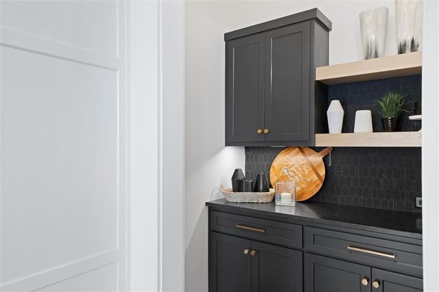 12211 W 184th Terrace, Overland Park, KS 66013