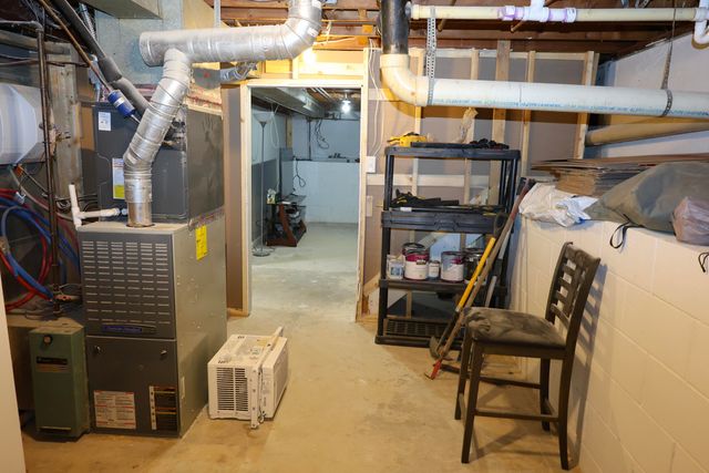 2102 WESTSIDE Drive, Council Bluffs, IA 51501