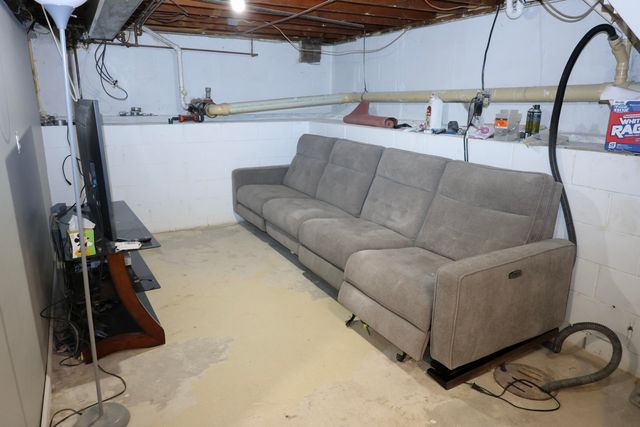 2102 WESTSIDE Drive, Council Bluffs, IA 51501