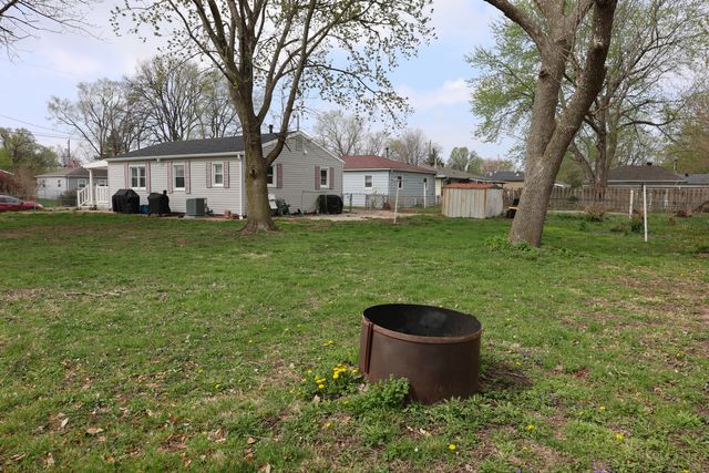 2102 WESTSIDE Drive, Council Bluffs, IA 51501