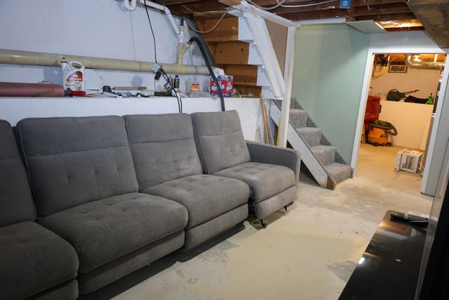 2102 WESTSIDE Drive, Council Bluffs, IA 51501