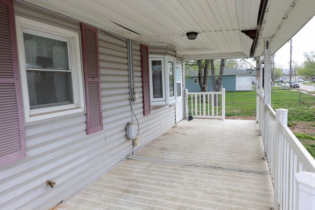 2102 WESTSIDE Drive, Council Bluffs, IA 51501