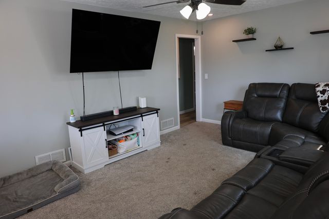 2102 WESTSIDE Drive, Council Bluffs, IA 51501