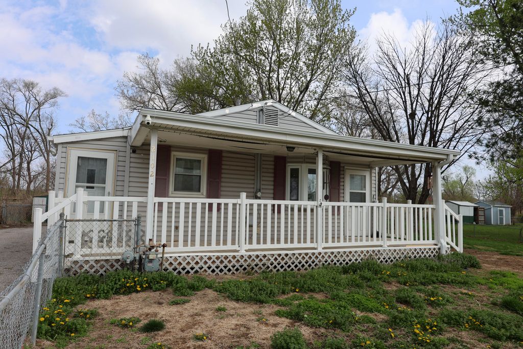 2102 WESTSIDE Drive, Council Bluffs, IA 51501