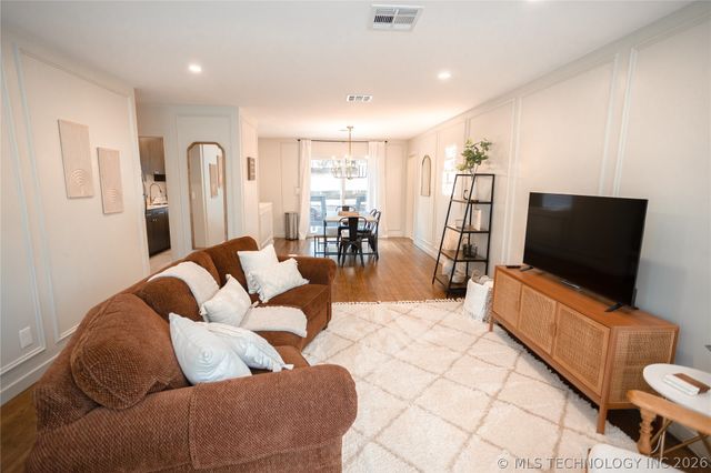 2818 S Pittsburg Avenue, Tulsa, OK 74114